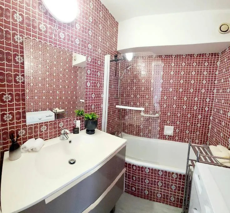 Studio T1- 2 Min Des Plages - Golf-Juan - Clim&Wifi Vallauris 0*,  França